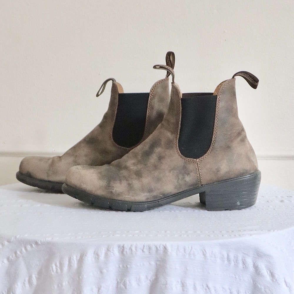 Rustic Brown Blundstone Chelsea Boots Women’s Size 11